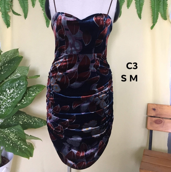 dresses - Picture 1 of 2